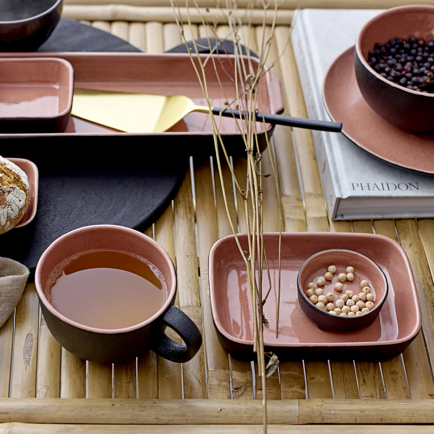 Bloomingville cake slice 28 cm, 黑色-gold Bloomingville