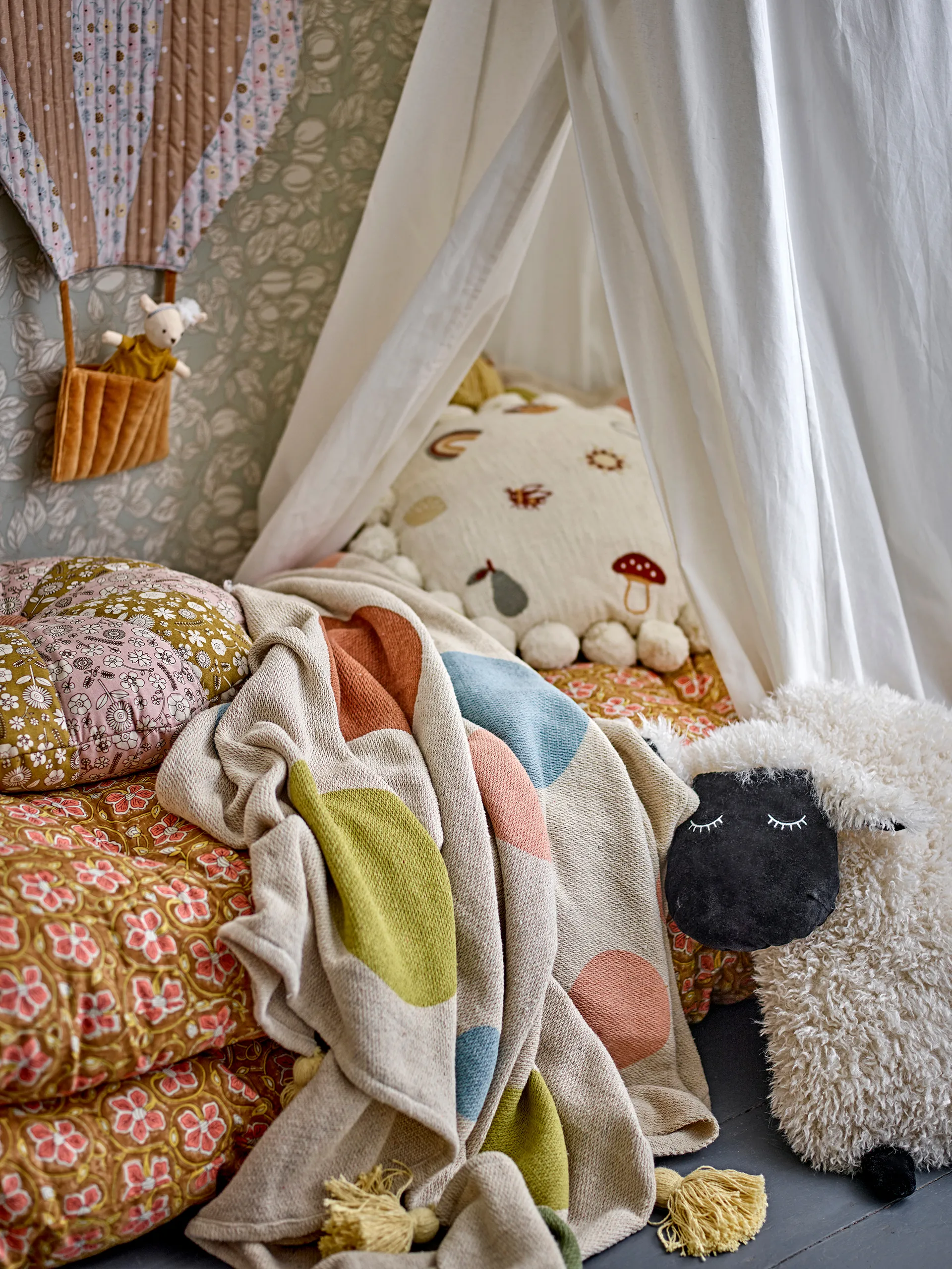 Dolly 靠枕|靠垫 46x56 cm, 白色的 Bloomingville