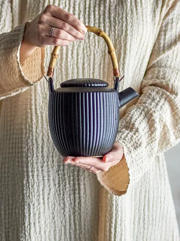 Neri 陶瓷茶壶泡茶壶0.85升 - 黑色 - Bloomingville