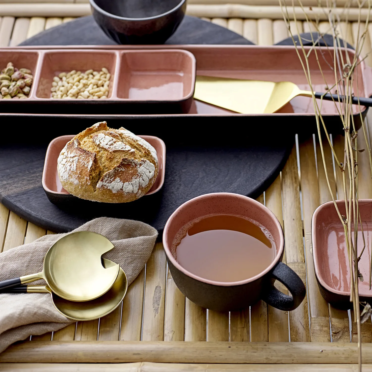 Sienna 马克杯 with handle, 橘色-黑色 Bloomingville