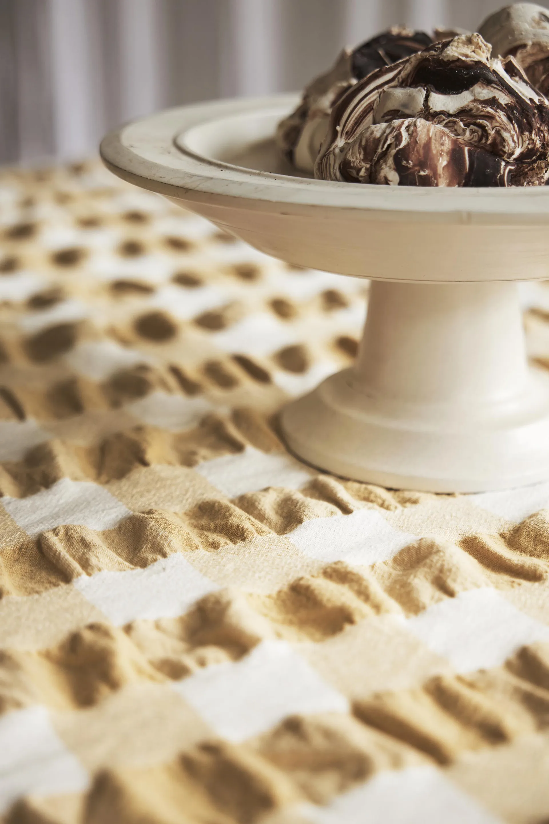 Kullavik 桌布 Ø170 cm, 黄色-白色 Boel & Jan