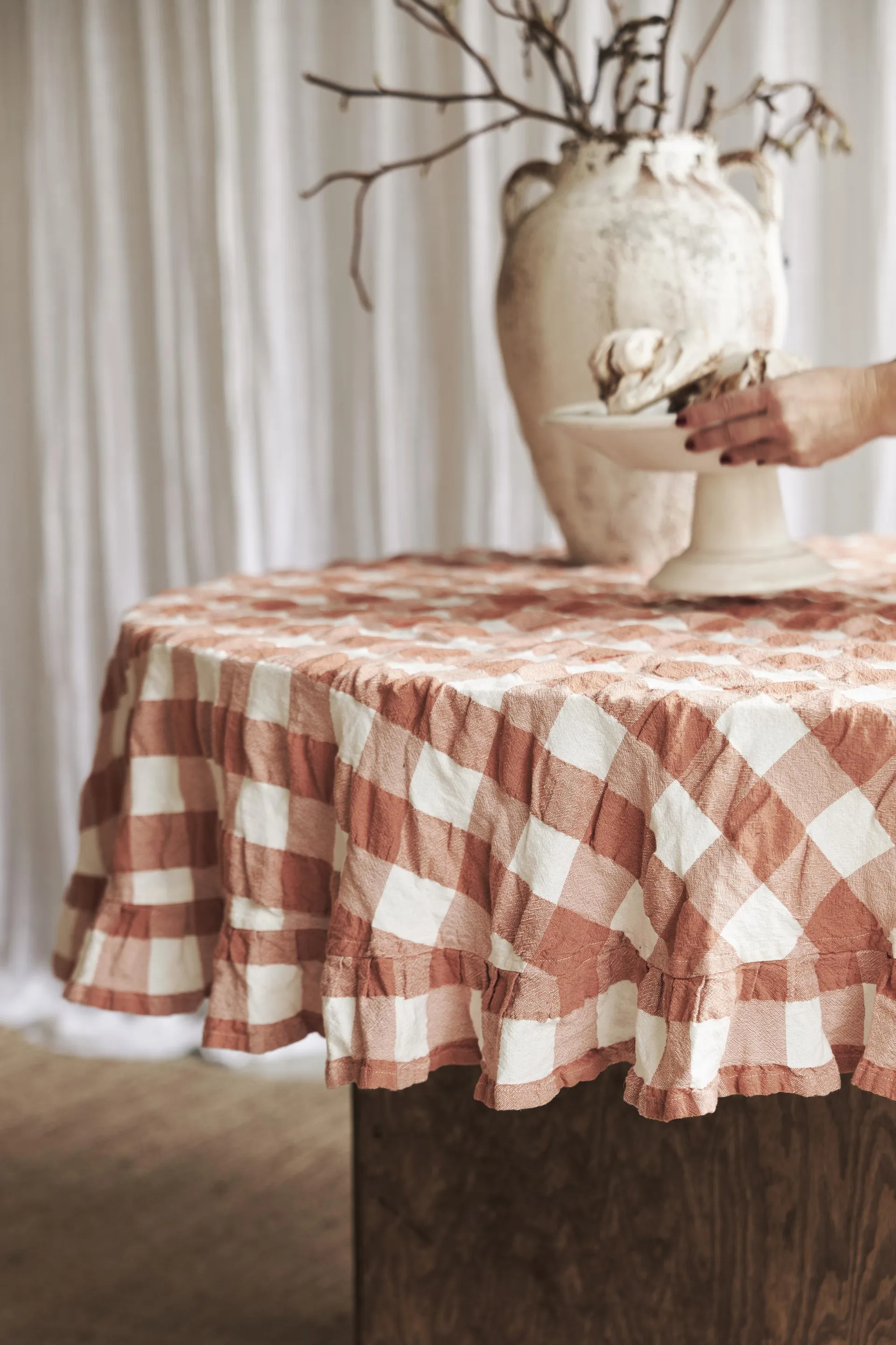 Kullavik 桌布 Ø170 cm, 锈红色-白色 Boel & Jan