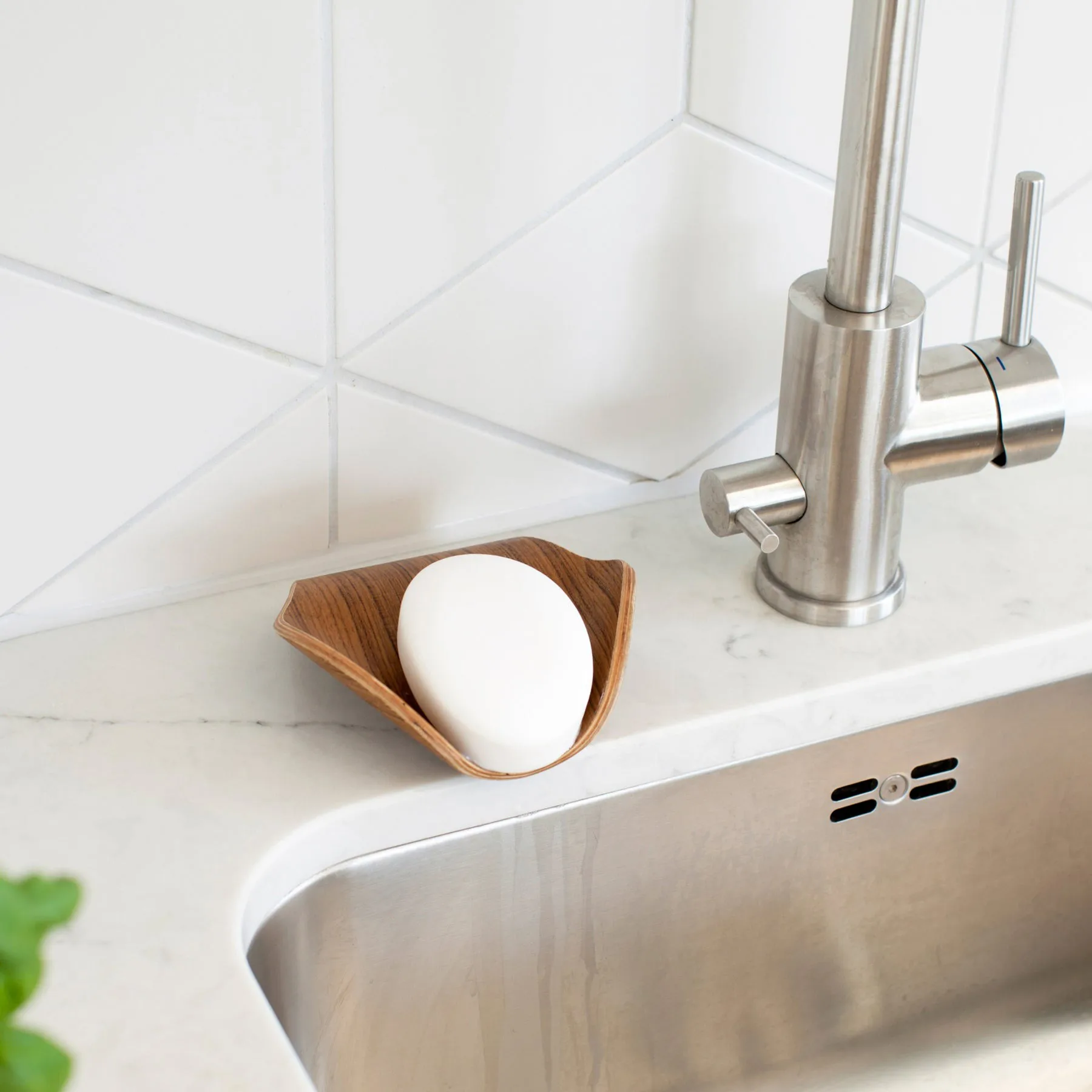 Leaf™ 肥皂盘 with Drainage 11.5x11.5 cm, 核桃色 Bosign