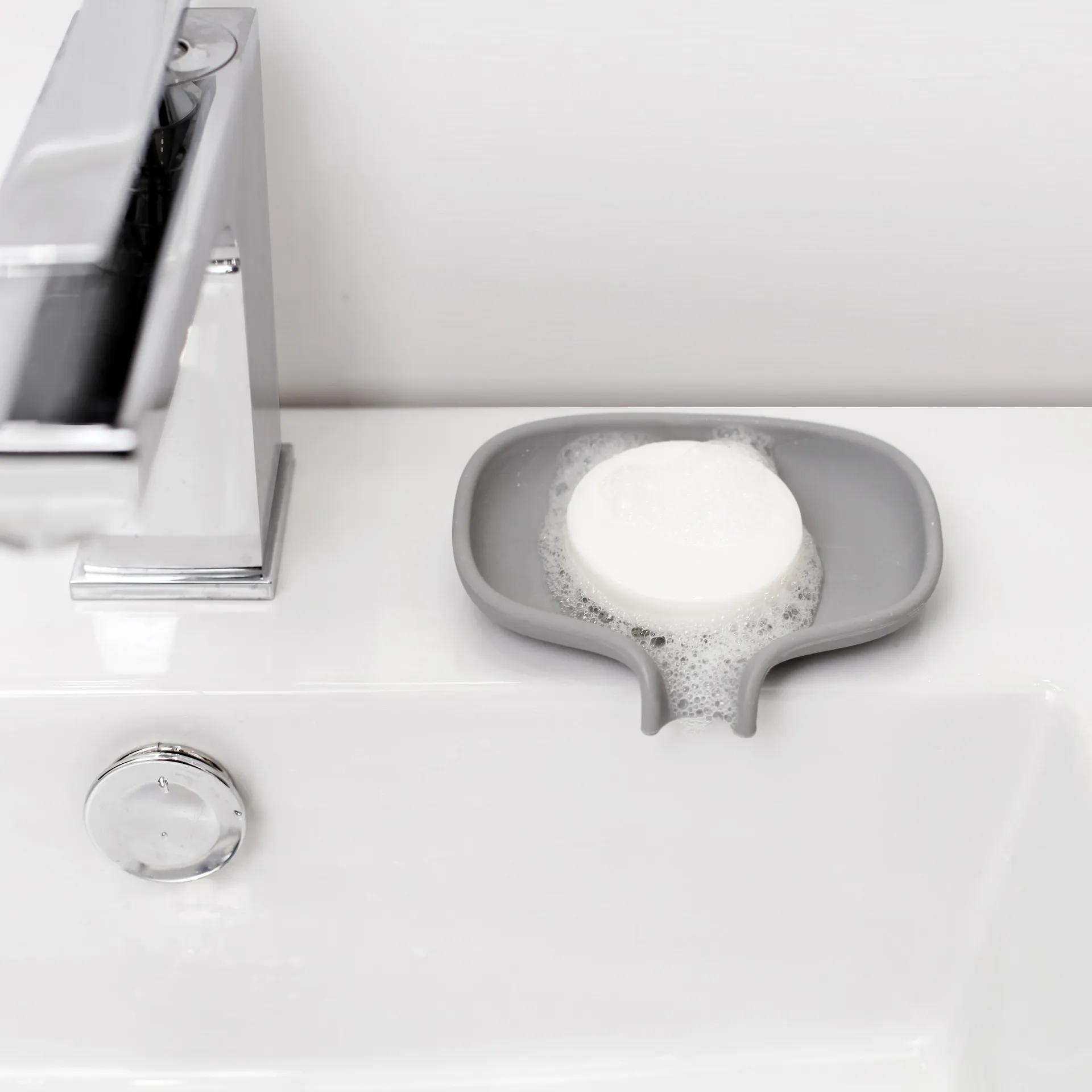 Soap Saver Flow 小号带排水孔皂碟, 灰色 Bosign