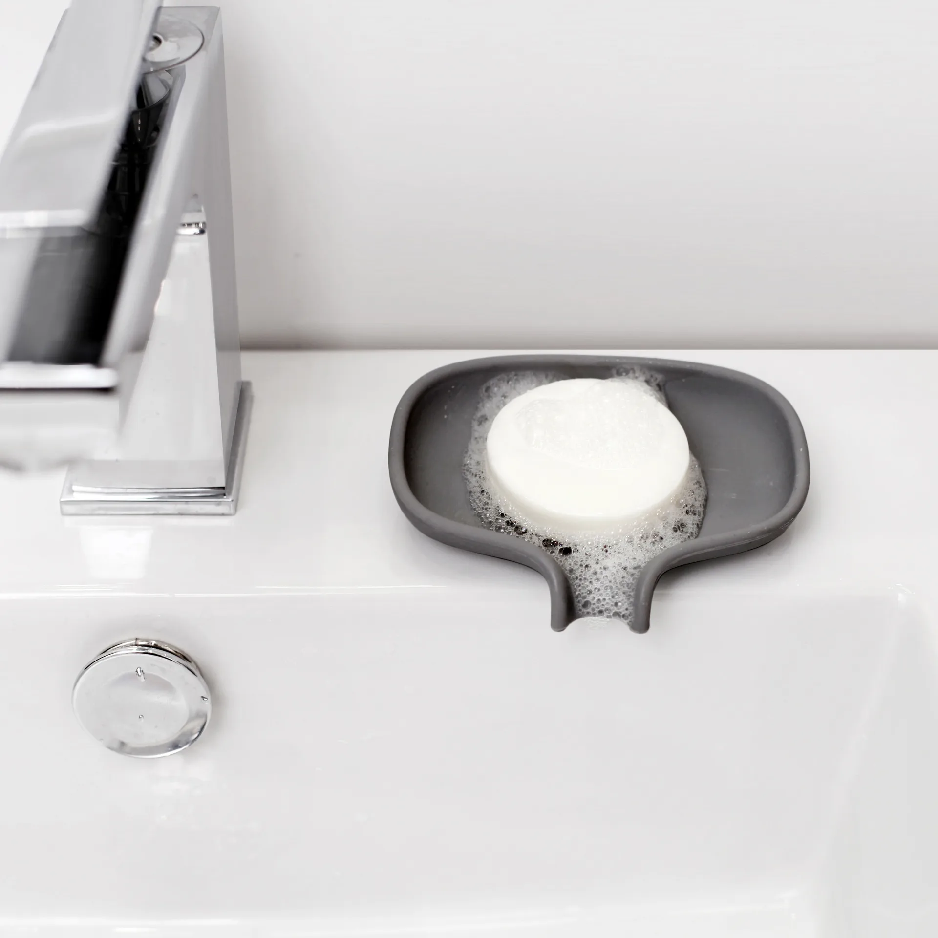 Soap Saver Flow 小号带排水孔皂碟, 石墨灰 Bosign