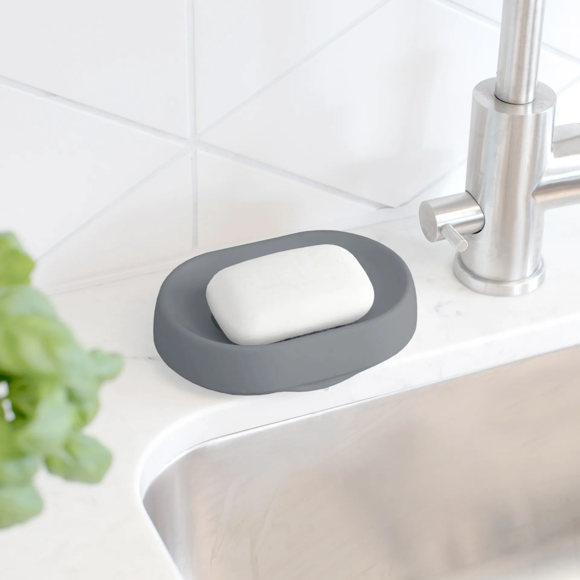 Soap tray with concealed drain spout in silicone - large, 石墨 Bosign
