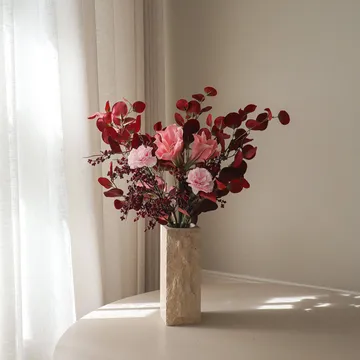 酒红色腮红色 人造花束 - 朱顶红、康乃馨、浆果枝、尤加利，84cm - Botané