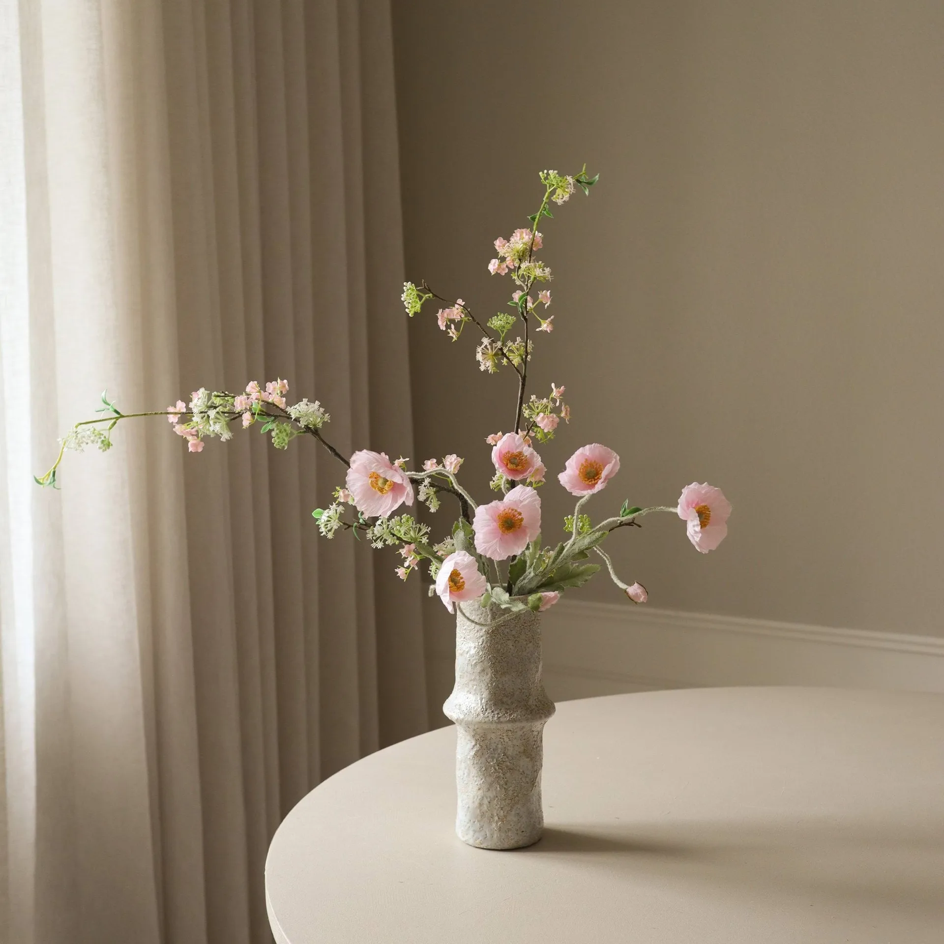 Blossom Veil 粉梦花嫁 仿真花艺术装置, 虞美人_灰色柳枝 Botané