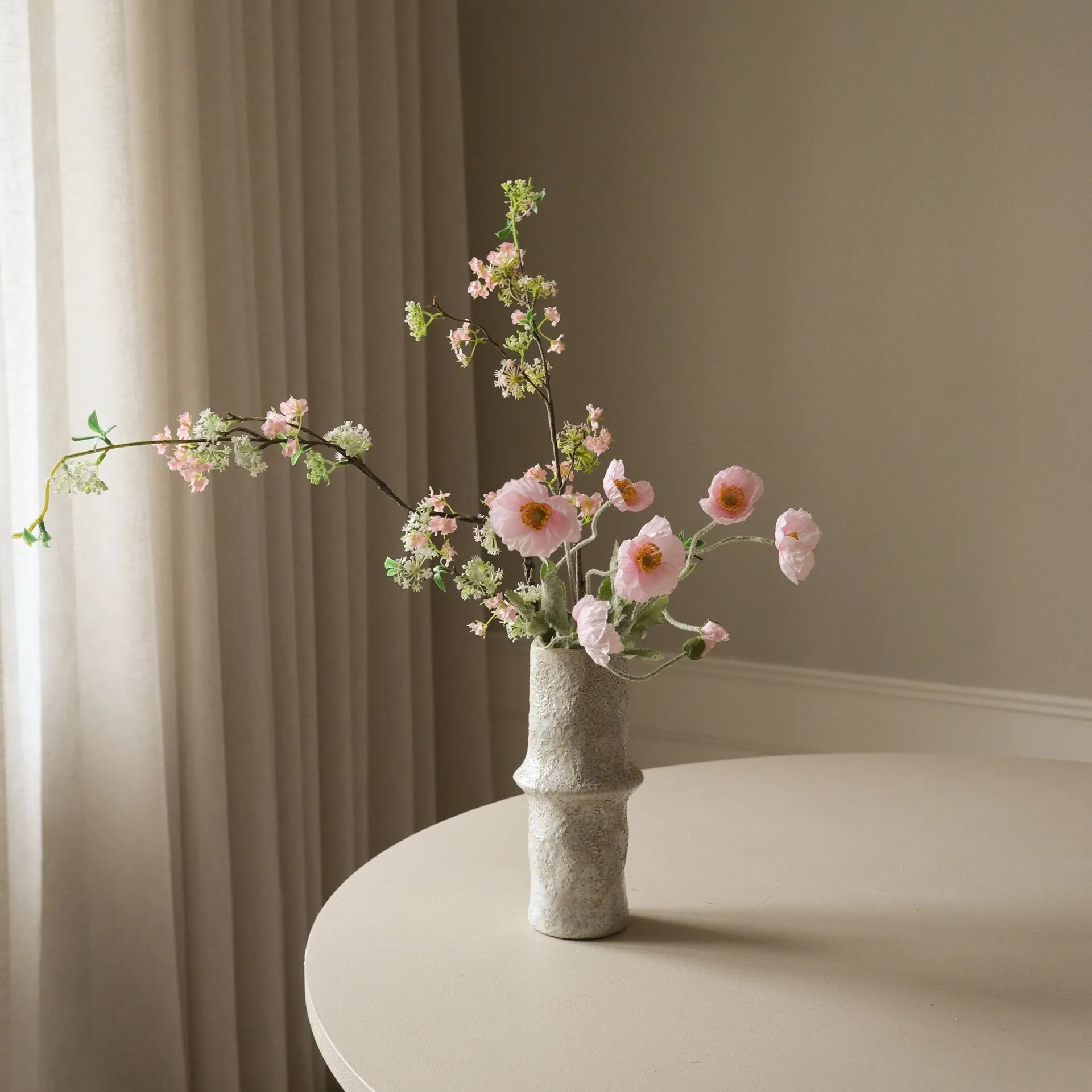 Blossom Veil 粉梦花嫁 仿真花艺术装置, 虞美人_灰色柳枝 Botané