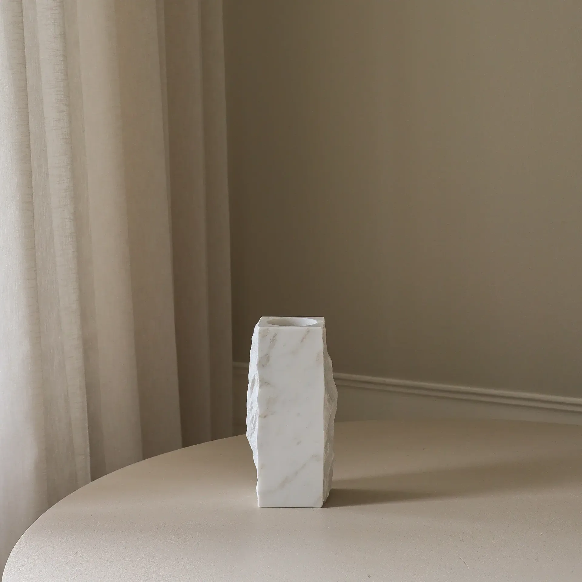 Carrara Edge 大理石花瓶, 小号，25cm Botané