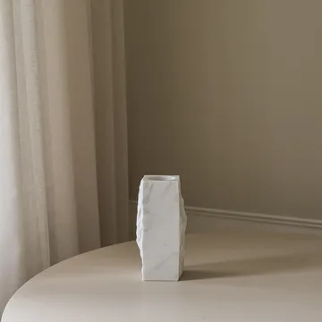 Carrara Edge 大理石花瓶 - 小号，25cm - Botané