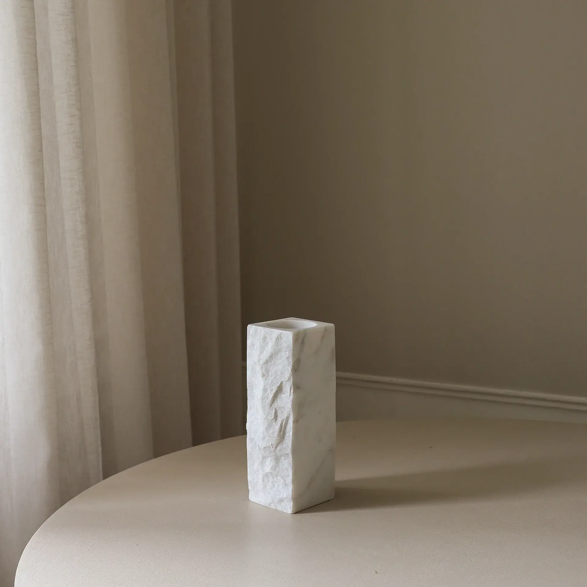 Carrara Edge 大理石花瓶, 小号，25cm Botané