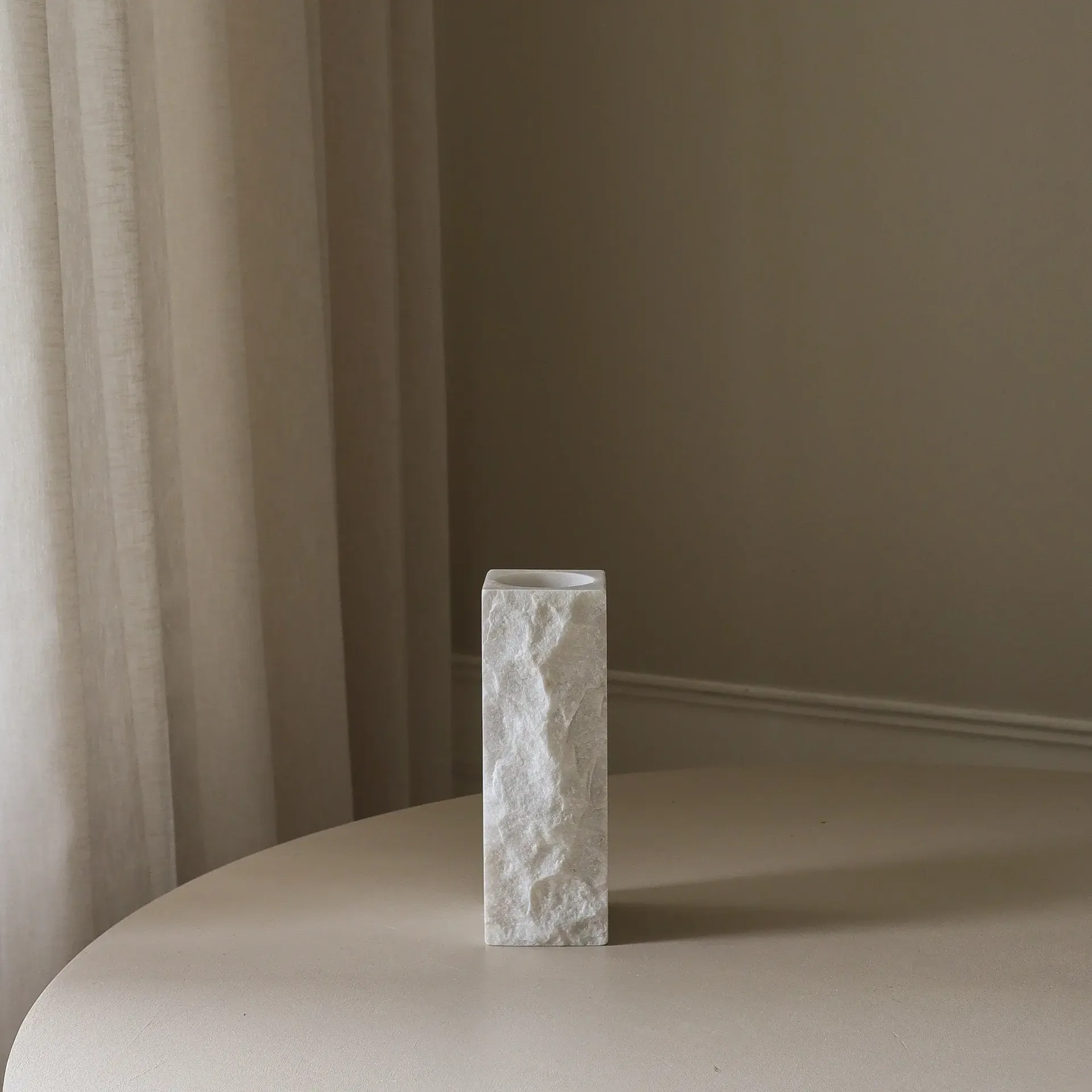 Carrara Edge 大理石花瓶, 小号，25cm Botané