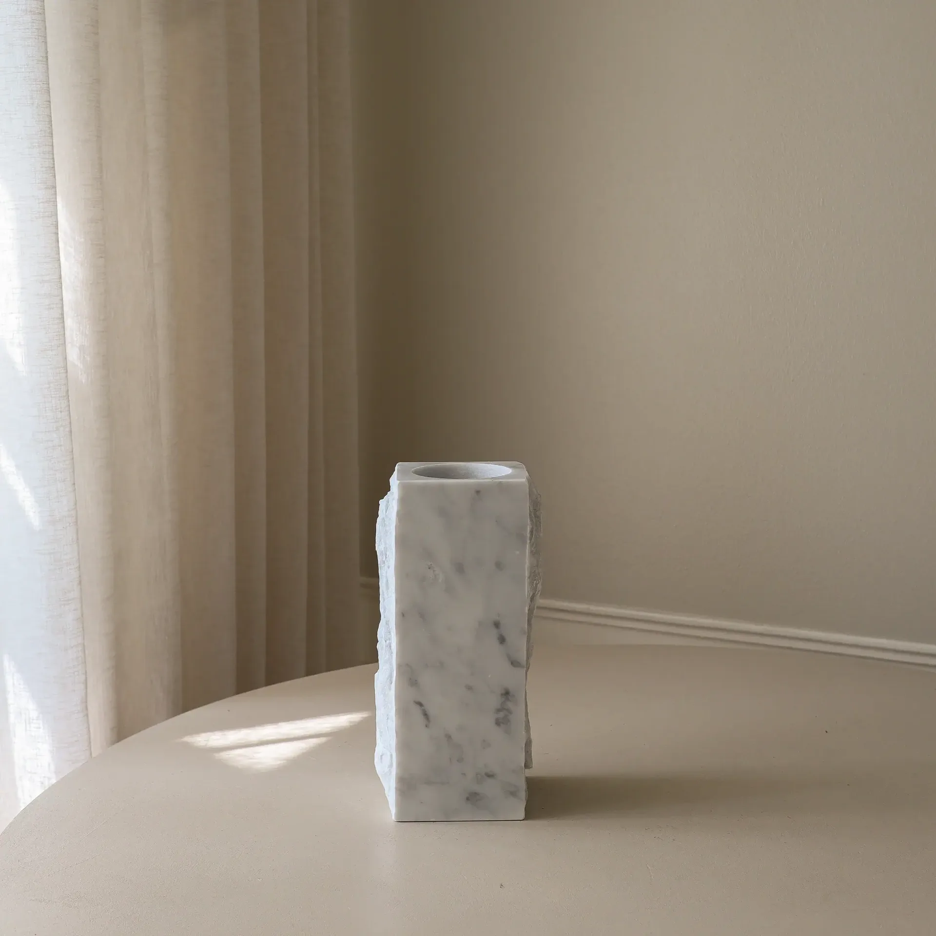 Carrara Edge 大理石花瓶, 中号，30cm Botané