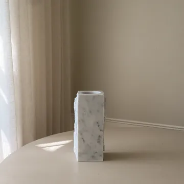 Carrara Edge 大理石花瓶 - 中号，30cm - Botané