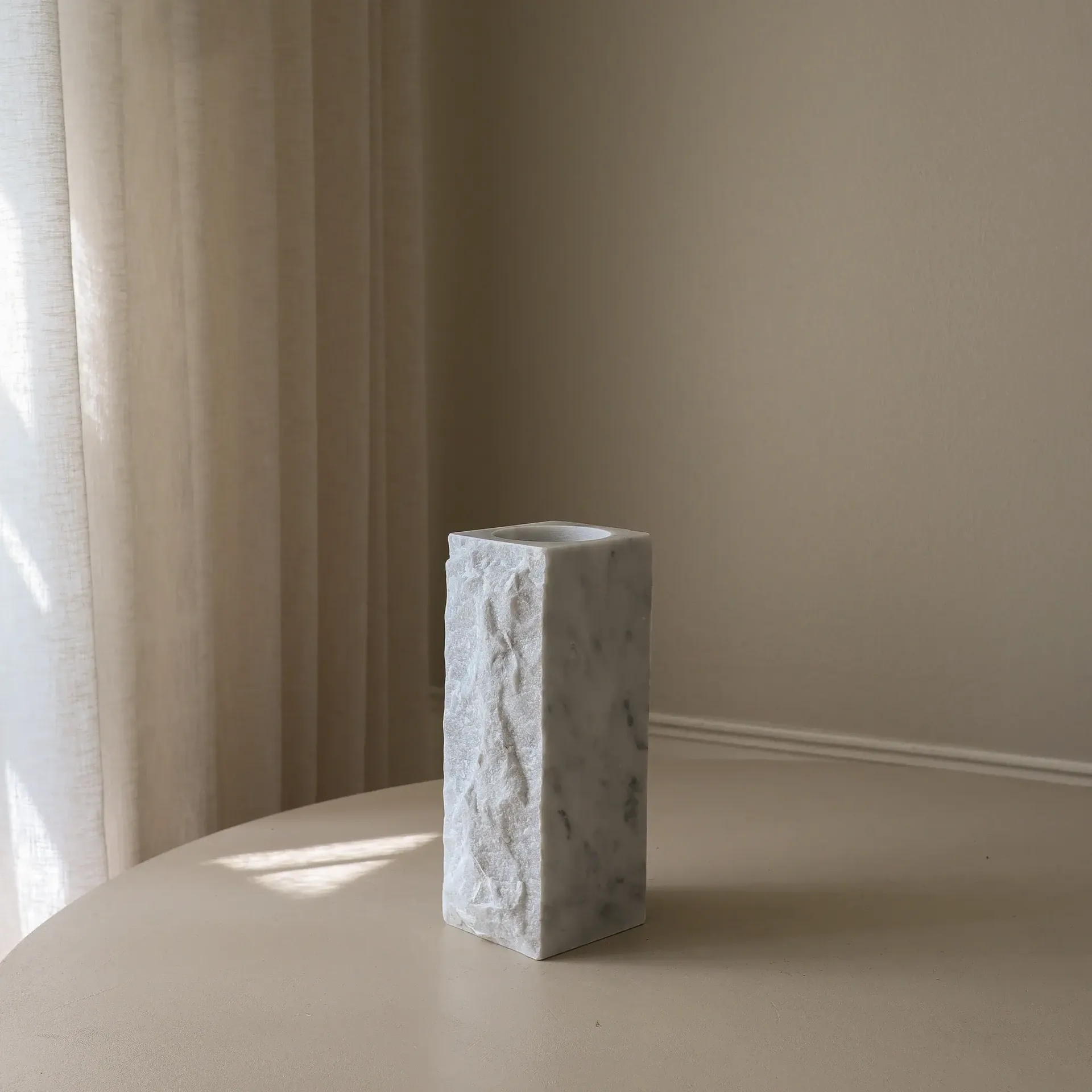 Carrara Edge 大理石花瓶, 中号，30cm Botané