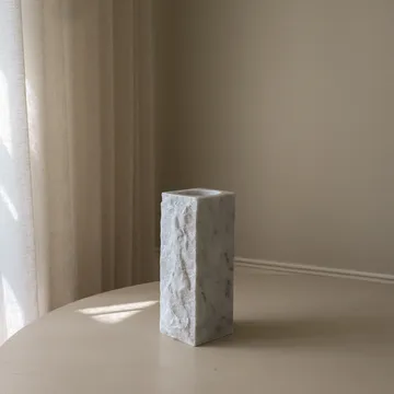 Carrara Edge 大理石花瓶 - 中号，30cm - Botané