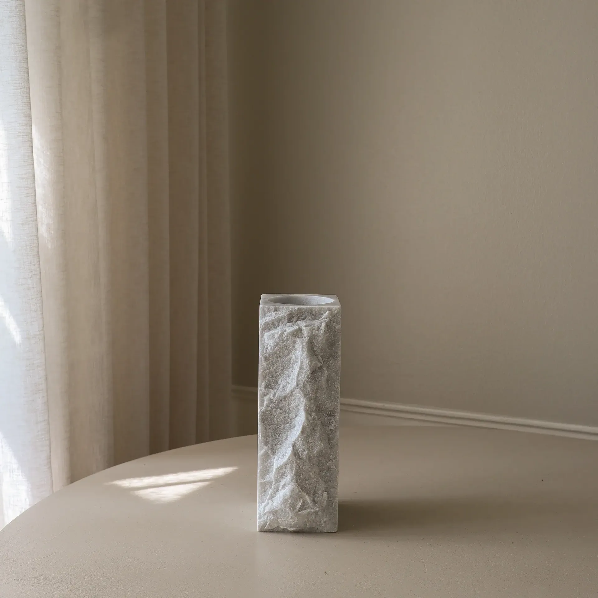 Carrara Edge 大理石花瓶, 中号，30cm Botané