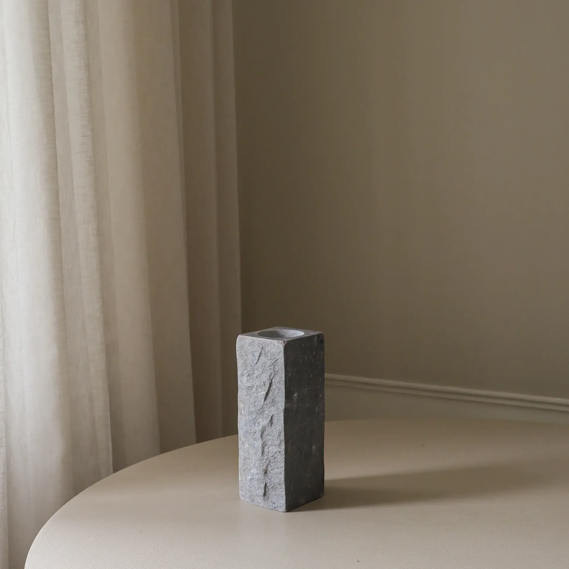 Cartier Edge 大理石花瓶, 小号，25cm Botané