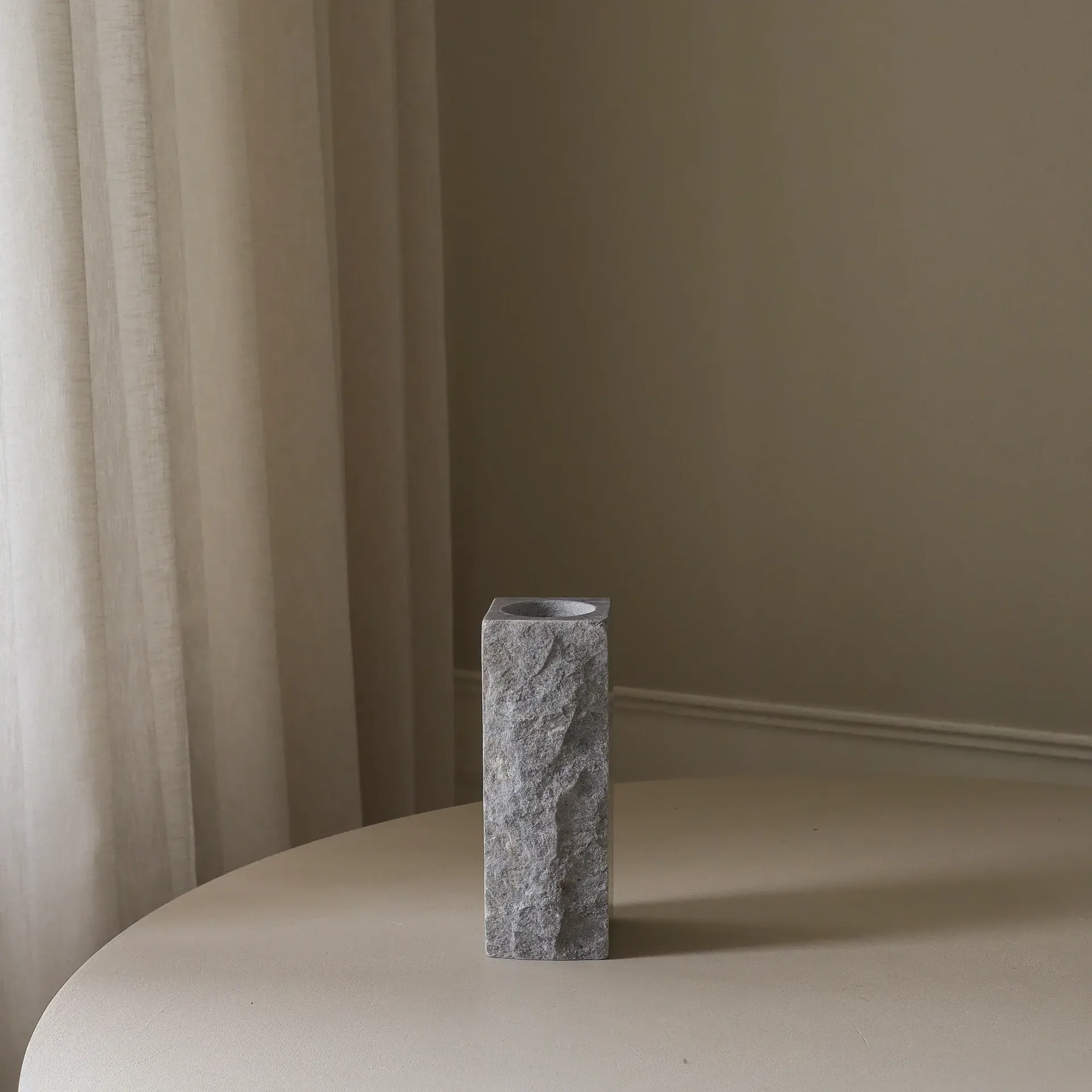 Cartier Edge 大理石花瓶, 小号，25cm Botané