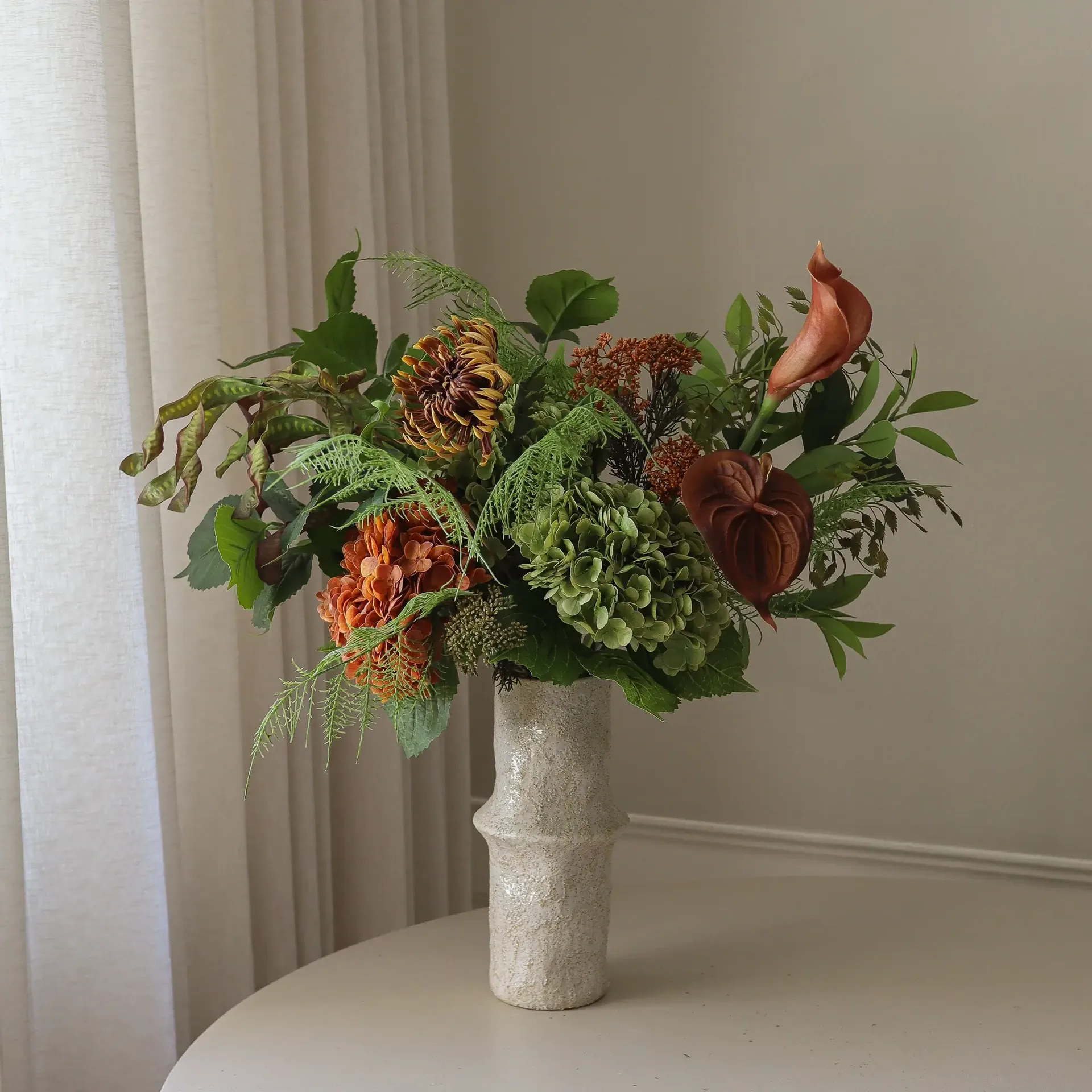 Cedar Grove 仿真花束, 绣球花-半仙人掌大丽花-马蹄莲，90cm，14件 Botané