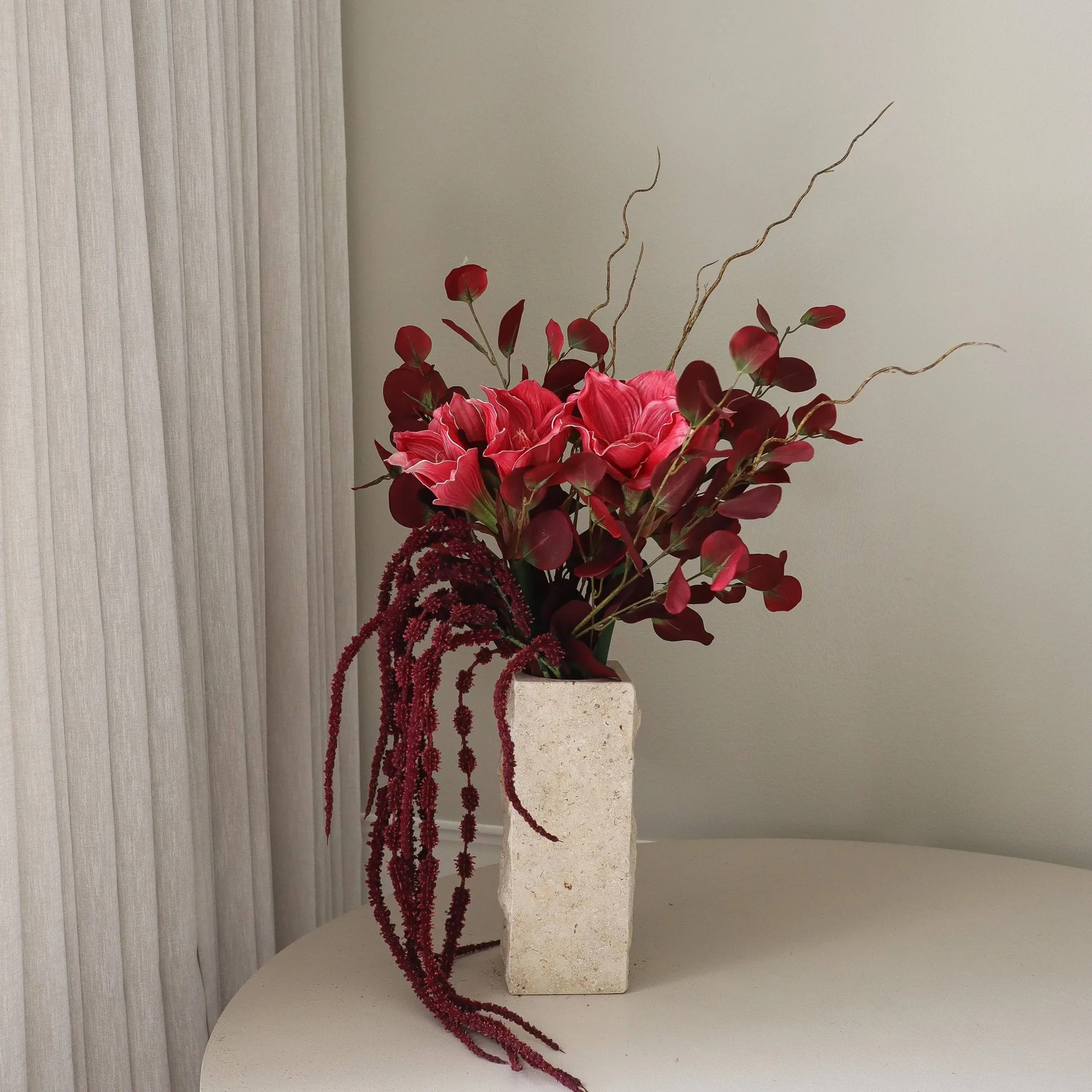 Deep bloom 人造花束, 朱顶红、尤加利、苋、枝条，120cm Botané
