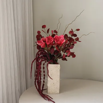 Deep bloom 人造花束 - 朱顶红、尤加利、苋、枝条，120cm - Botané