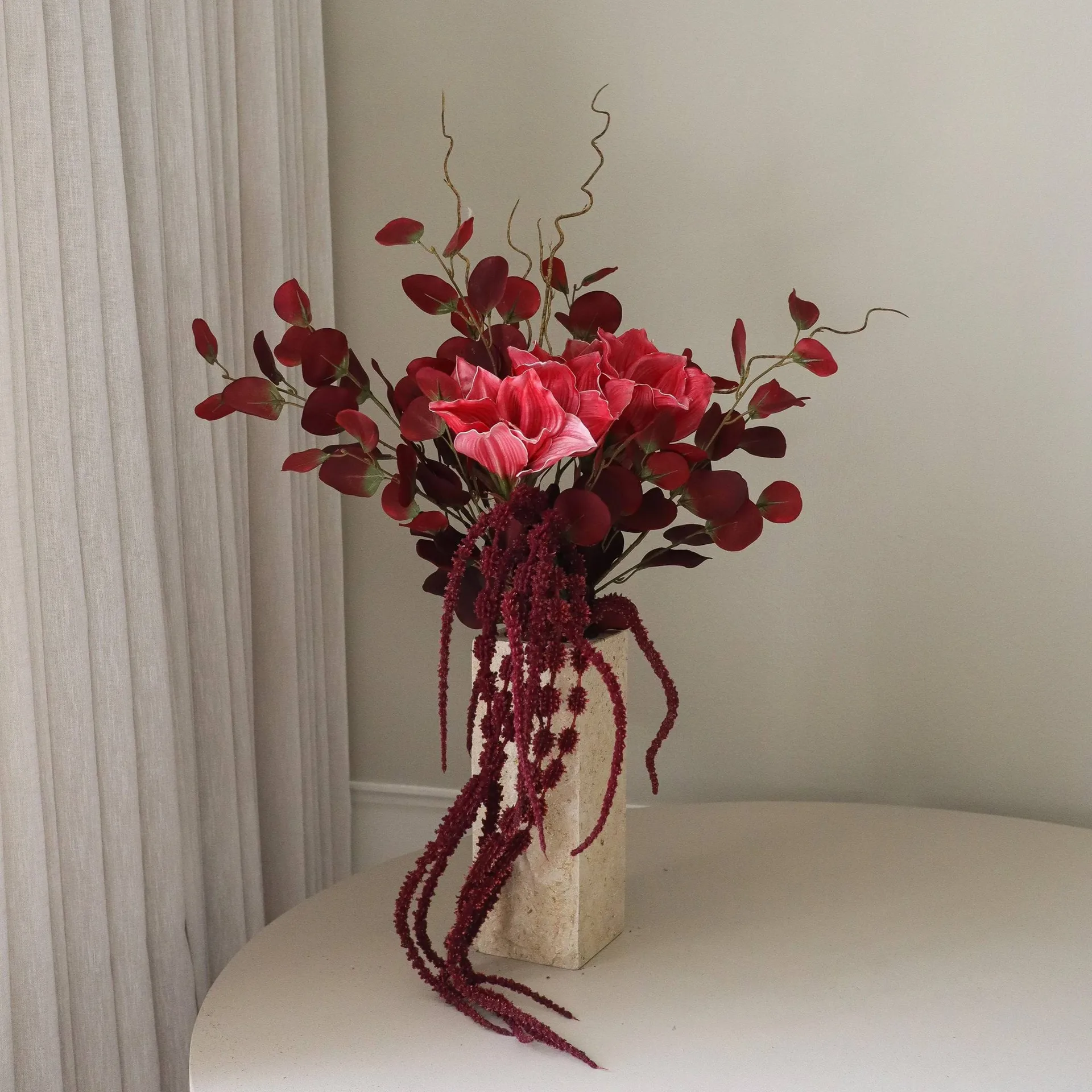 Deep bloom 人造花束, 朱顶红、尤加利、苋、枝条，120cm Botané