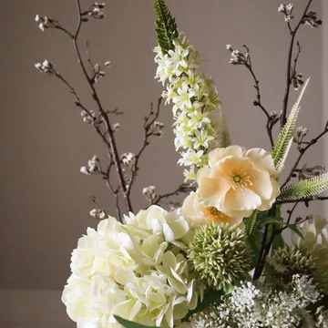 Ivory Cascade 象牙瀑布 仿真花艺术装置 - 雪果枝_樱桃枝_罂粟花_绣球花_13支 - Botané