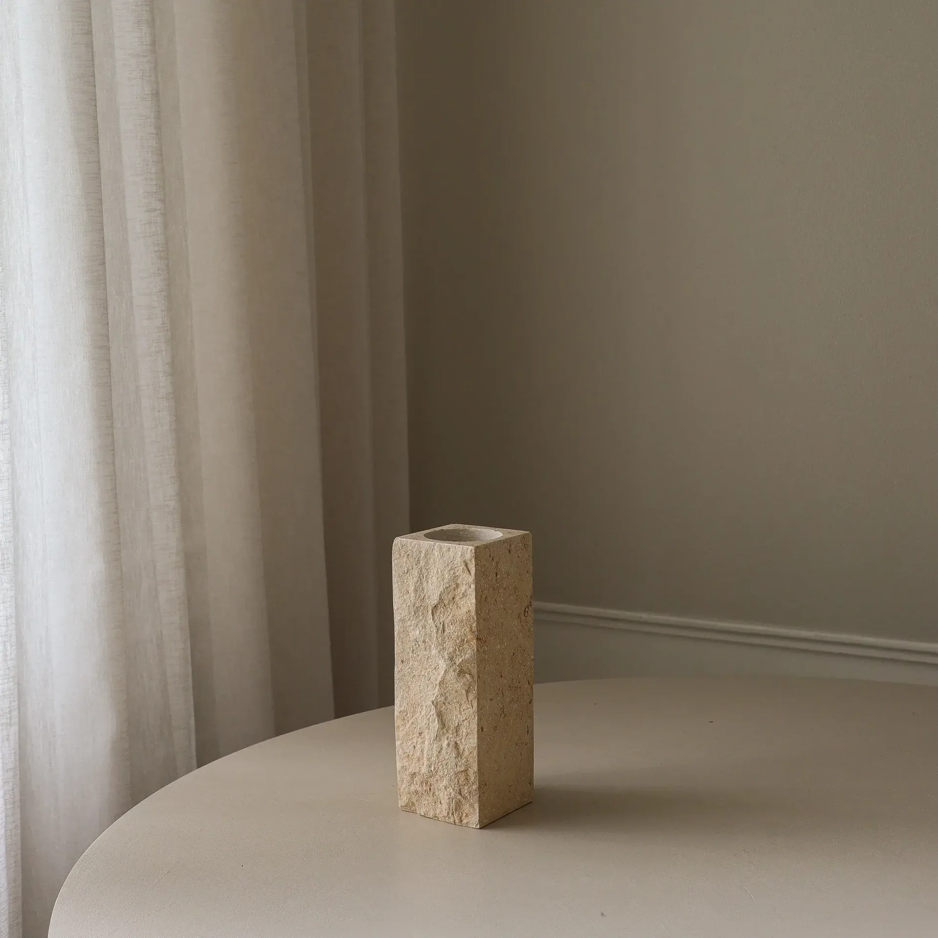 Limestone Edge 大理石花瓶, 小号，25cm Botané