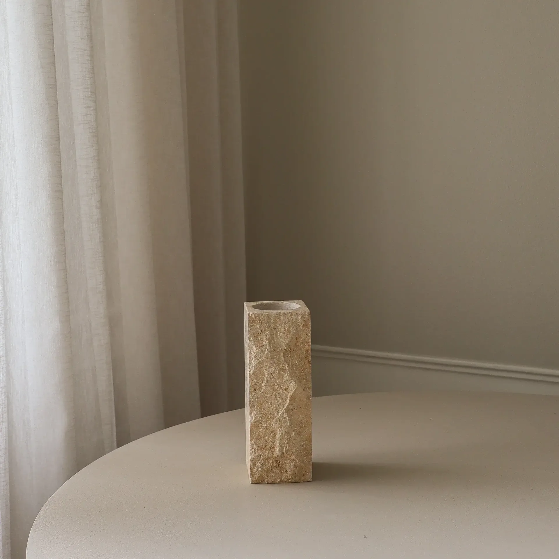 Limestone Edge 大理石花瓶, 小号，25cm Botané