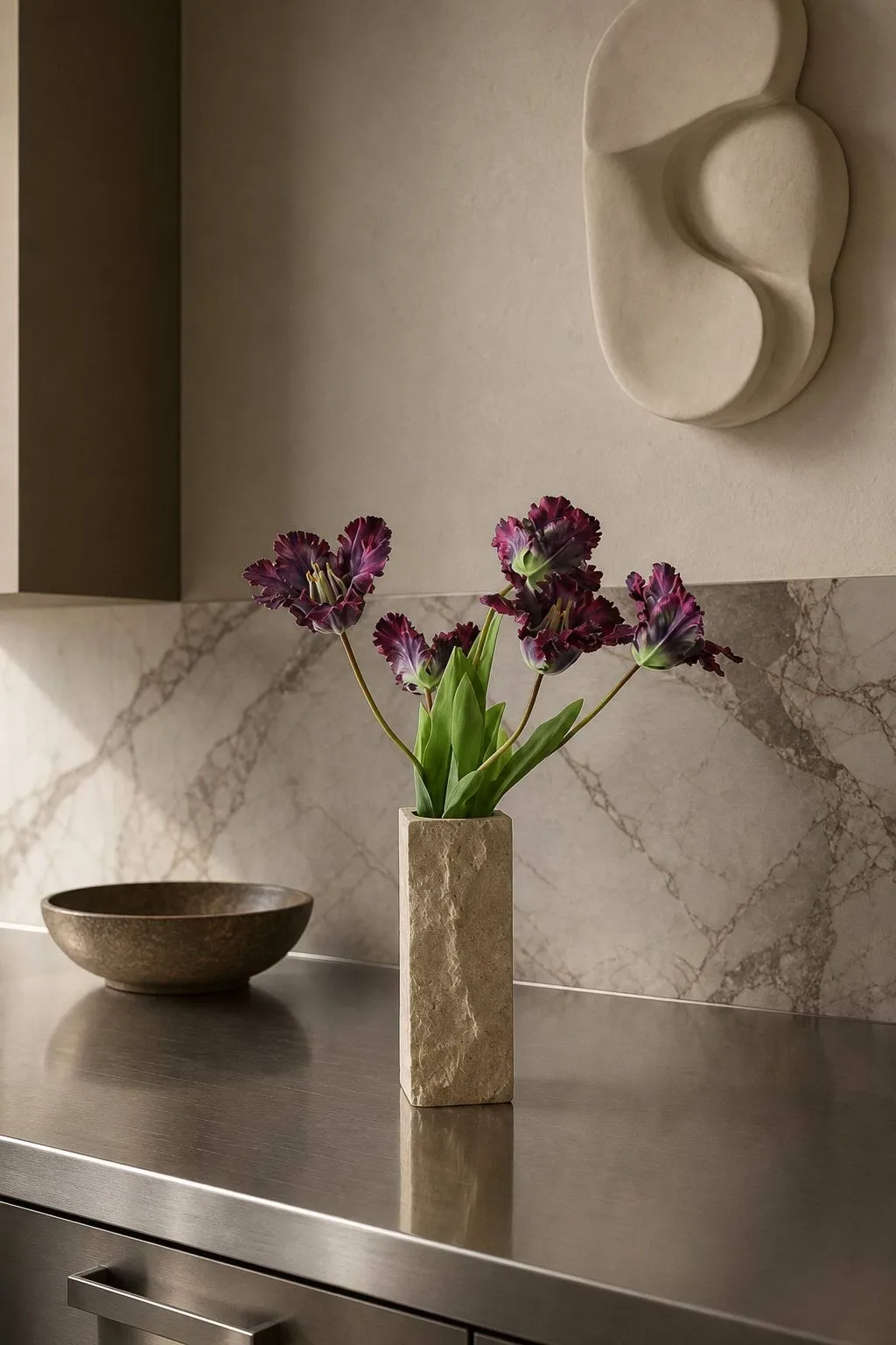Limestone Edge 大理石花瓶, 小号，25cm Botané