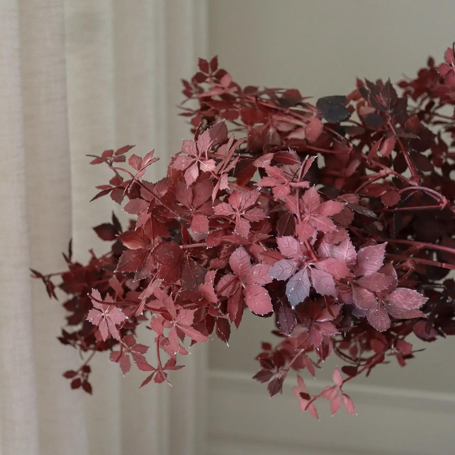 Maple Branch 人造花束, 勃艮第红色，107cm，1个 Botané