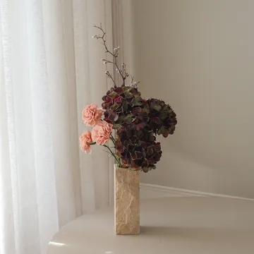 Moody 腮红色 人造花束 - 绣球花、康乃馨、枝条，97cm - Botané