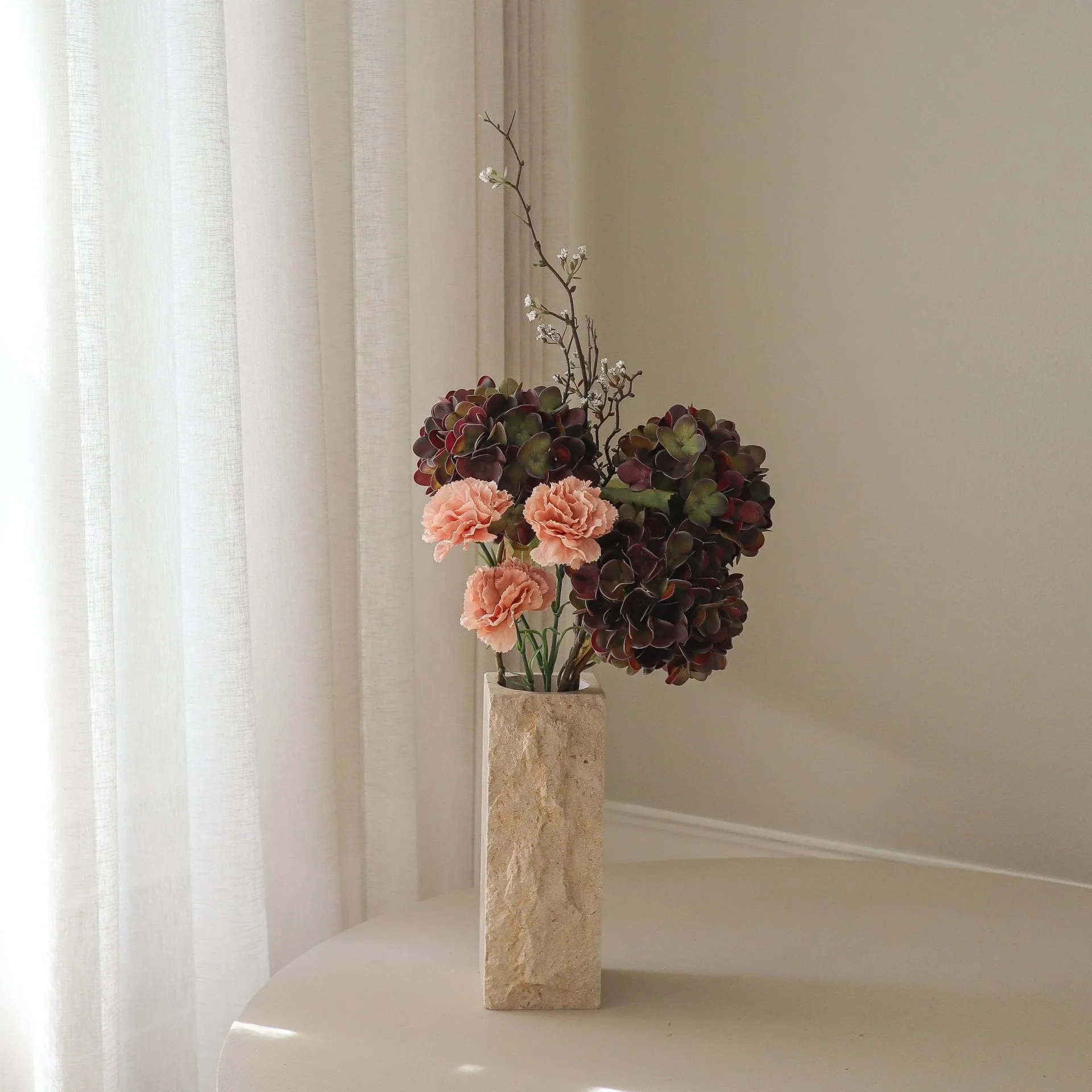 Moody 腮红色 人造花束, 绣球花、康乃馨、枝条，97cm Botané