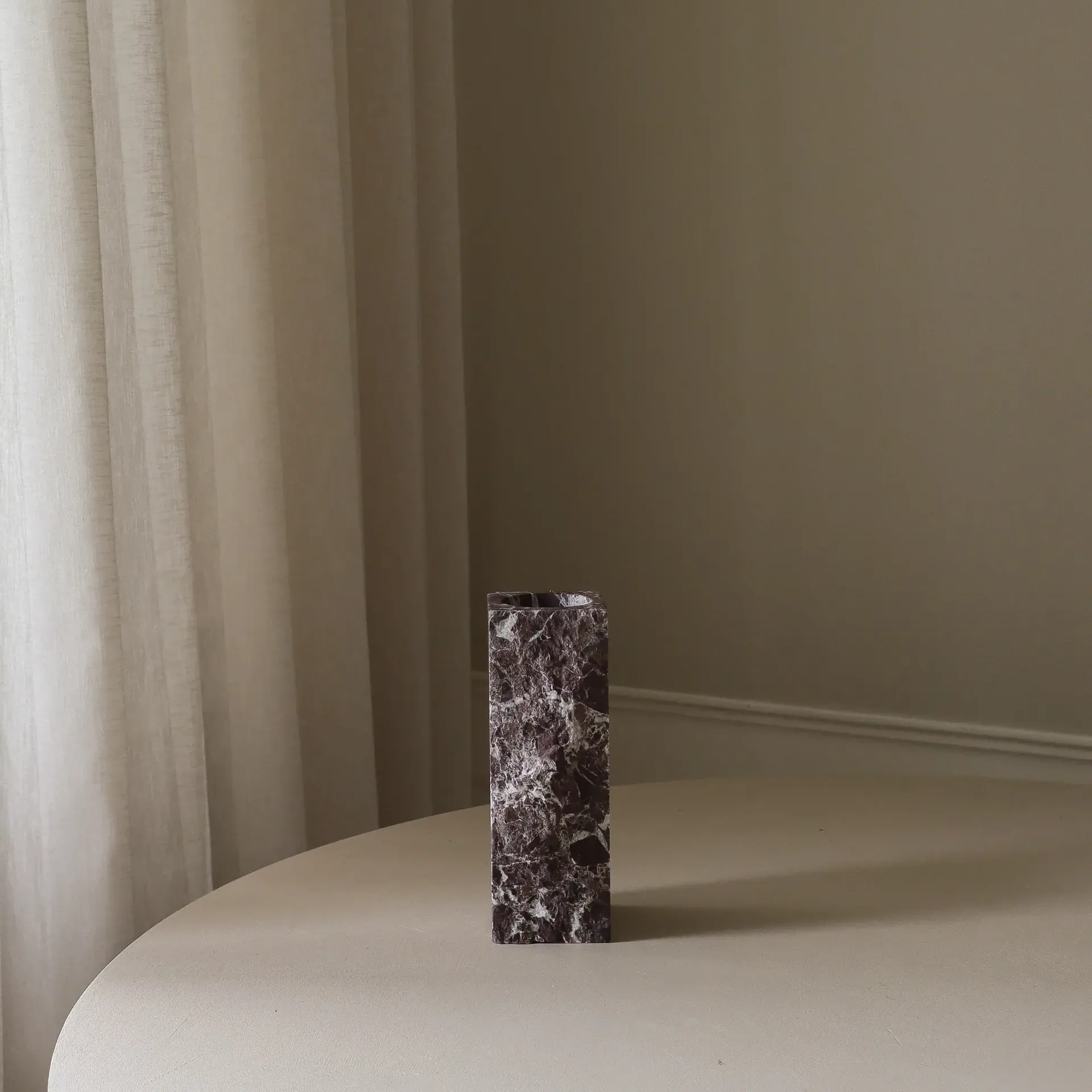 Rosso Levanto Edge 大理石花瓶, 小号，25cm Botané
