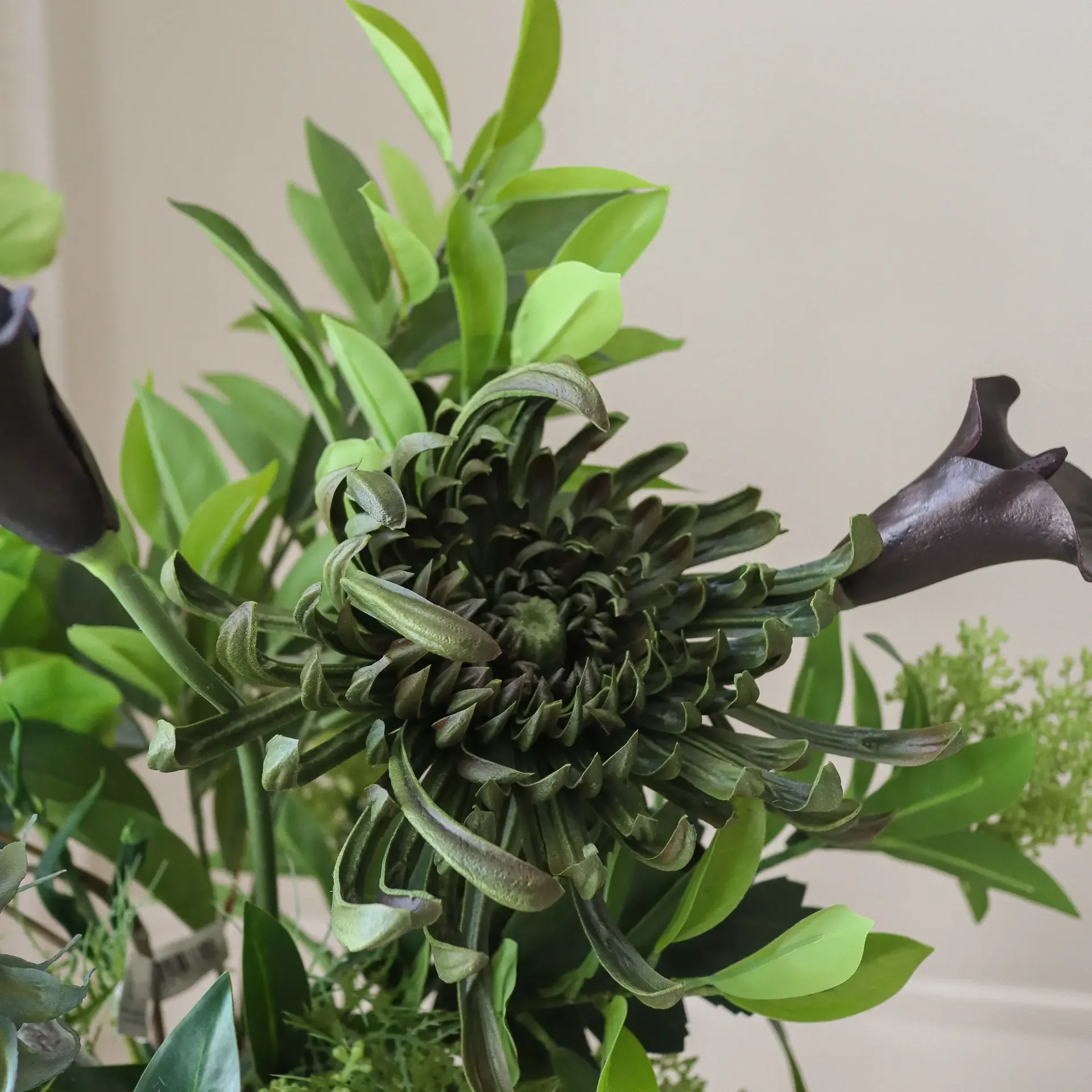 Verdant Noir 人造花束, 马蹄莲—蜘蛛菊—秋向日葵，92cm，13支 Botané