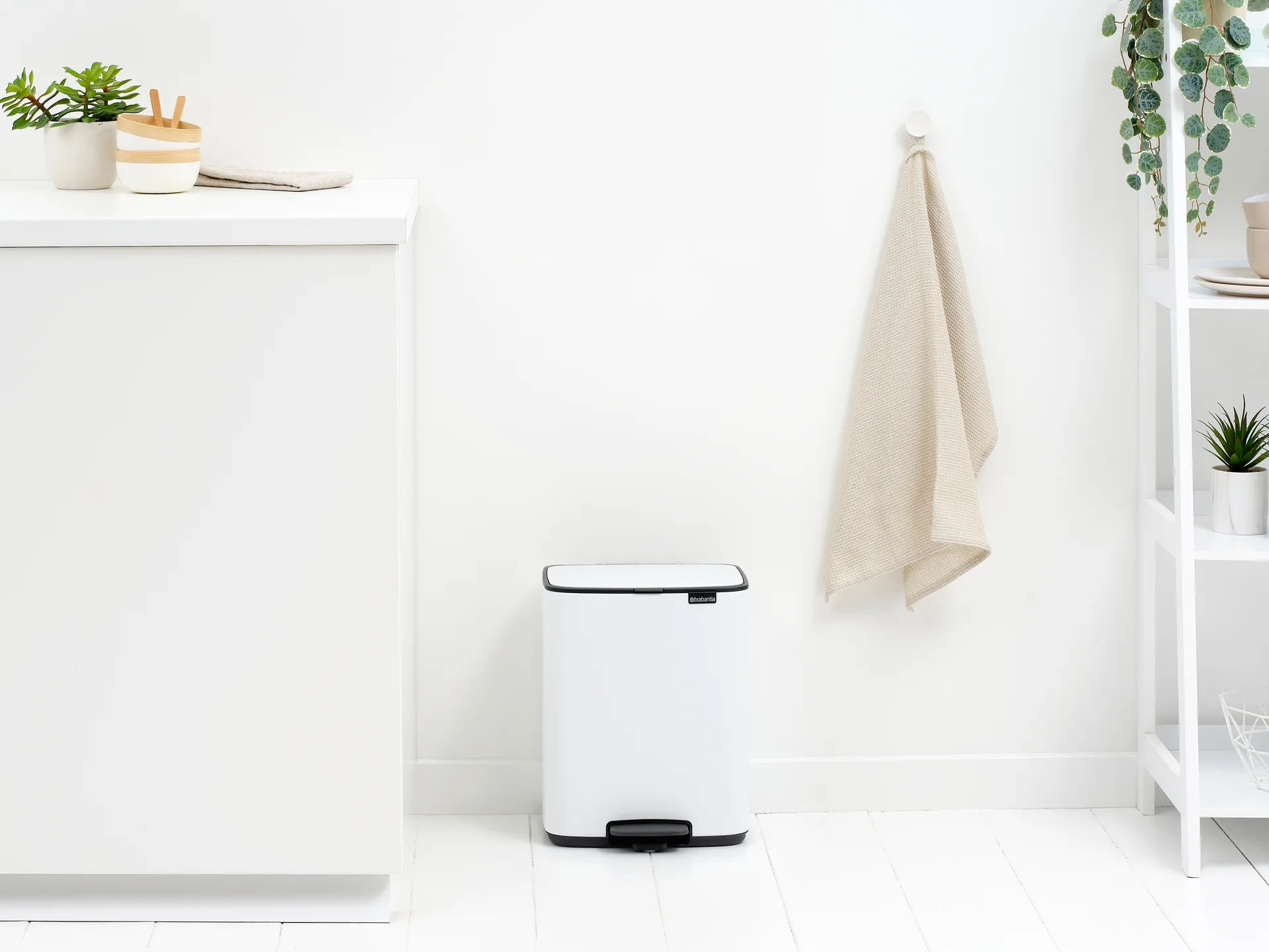 Bo 北欧风格脚踏式垃圾桶12L, 白色 Brabantia