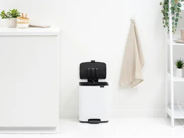 Bo 北欧风格脚踏式垃圾桶12L - 白色 - Brabantia