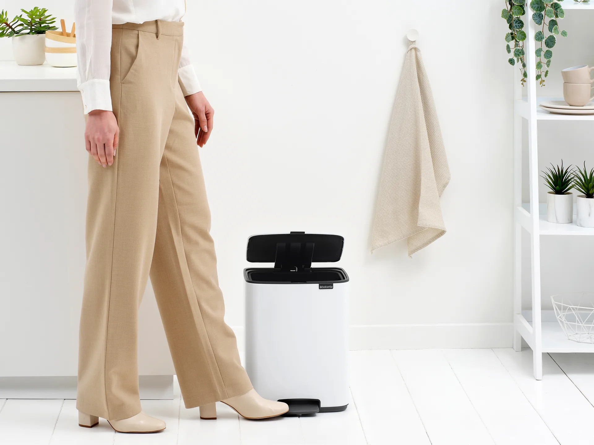 Bo 北欧风格脚踏式垃圾桶12L, 白色 Brabantia