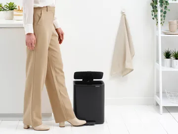 Bo 北欧风格脚踏式垃圾桶12L - 哑光黑色 - Brabantia
