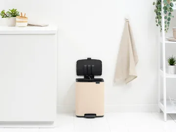 Bo 北欧风格脚踏式垃圾桶12L - 柔和米色 - Brabantia