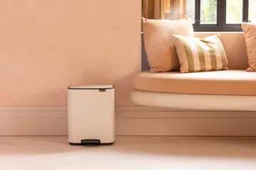 Bo 北欧风格脚踏式垃圾桶12L - 柔和米色 - Brabantia
