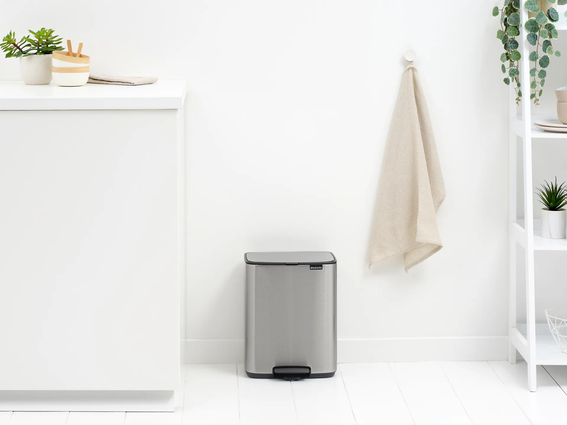 Bo 北欧风格脚踏式垃圾桶12L, 哑光防指纹钢色 Brabantia