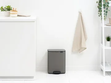 Bo 北欧风格脚踏式垃圾桶12L - 铂金色 - Brabantia