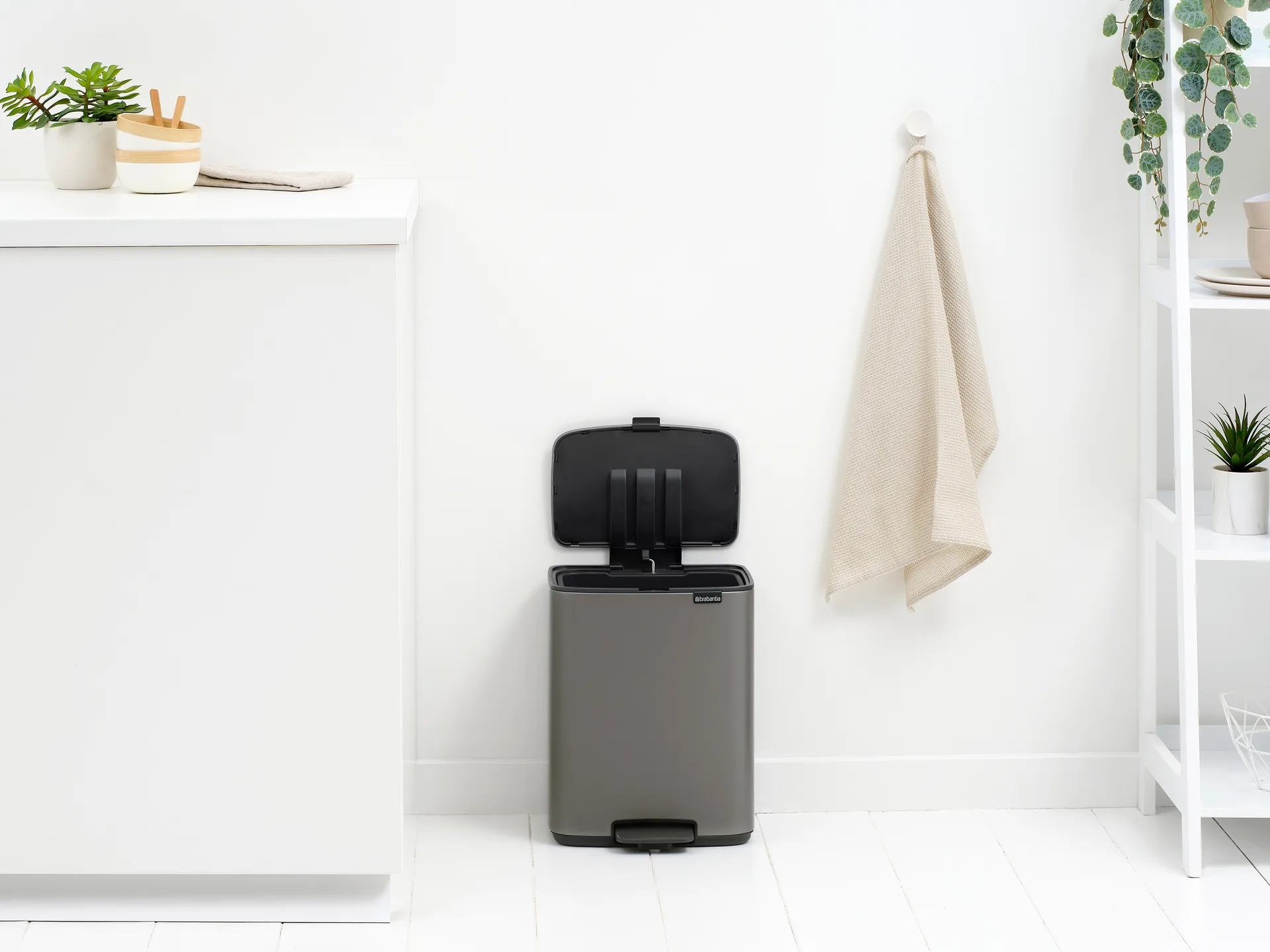 Bo 北欧风格脚踏式垃圾桶12L, 铂金色 Brabantia