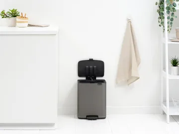 Bo 北欧风格脚踏式垃圾桶12L - 铂金色 - Brabantia