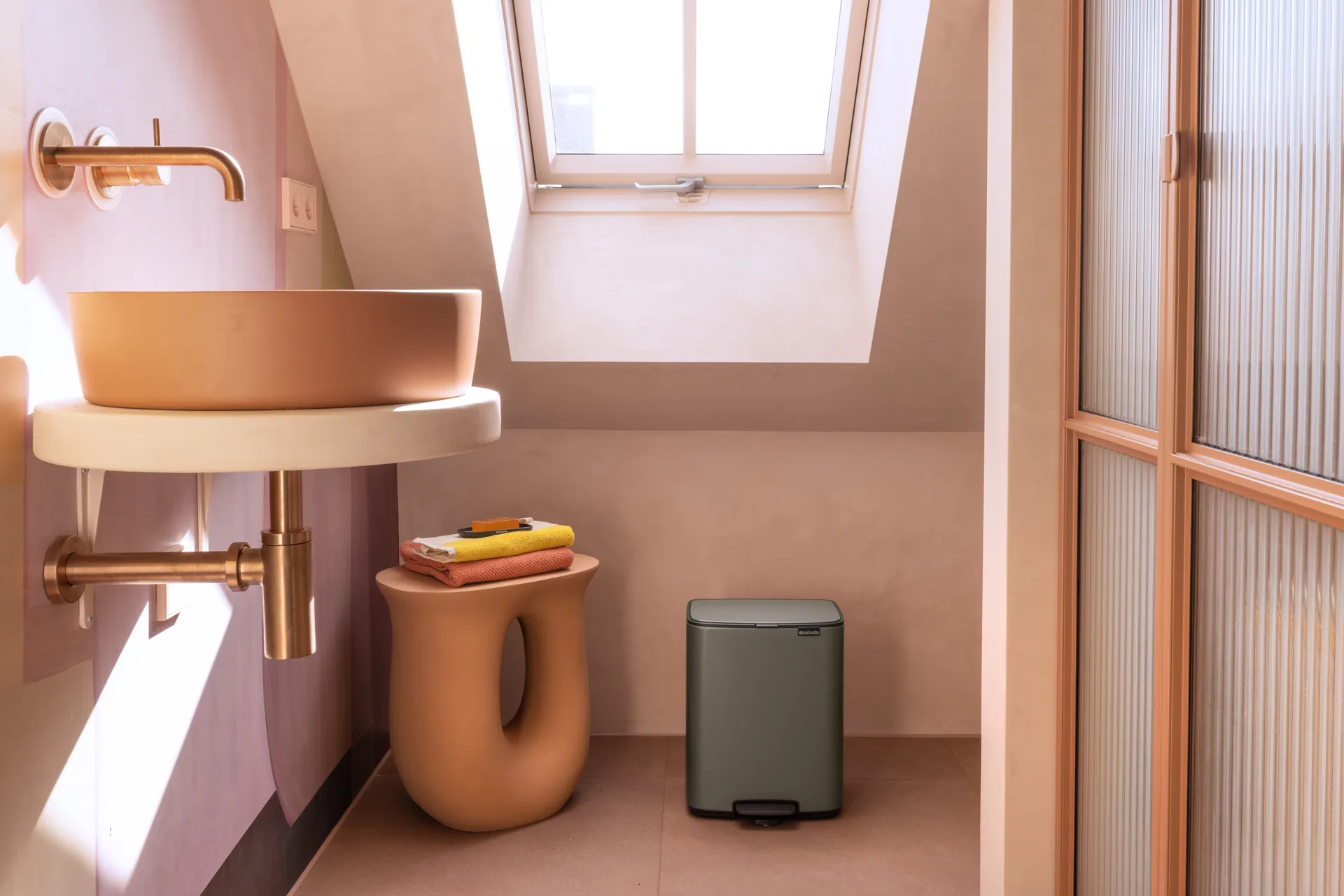 Bo 北欧风格脚踏式垃圾桶12L, 铂金色 Brabantia