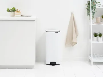 Bo 北欧风格脚踏式垃圾桶30L - 白色 - Brabantia