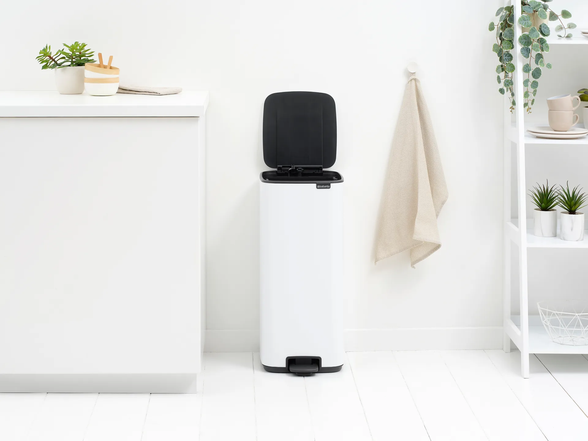 Bo 北欧风格脚踏式垃圾桶30L, 白色 Brabantia